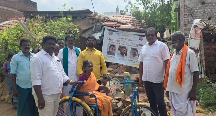 முதலைக்குளம் கிராமத்தைச் சேர்ந்த மாயக்கால் என்ற மாற்றுத்திறனாளி பெண்ணுக்கு மூன்று சக்கர சைக்கிள் வழங்கிய ரோட்டரி கிளப் மற்றும் மதுரை தமிழ் சங்க நிர்வாகிகள் :