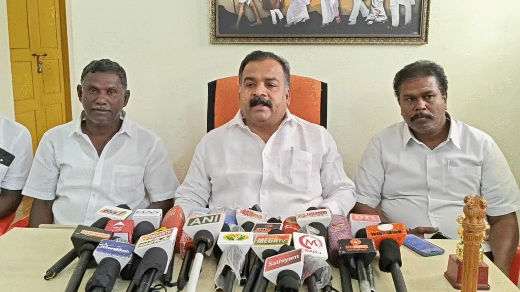 இபிஎஸ் தான், விஜயை எதிர்க்கட்சிய இடத்தை நிரப்ப வைக்கப் போகிறார். -எம்பி மாணிக்கம் தாகூர் பேட்டி..!