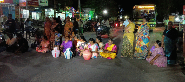 அடிப்படை வசதிகள் கோரி, சாலை மறியல்..!