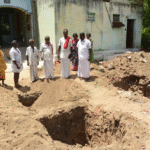 சோழவந்தான் அருகே முள்ளிபள்ளம் கிராமத்தில் தனிநபர் வீட்டிற்கு செல்லும் பாதையை மறைத்து அங்கன்வாடி கட்ட முயற்சி மாவட்ட ஆட்சியர் தலையிட கோரிக்கை :