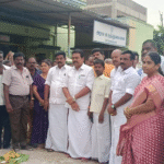 மதுரை மாவட்டம், சோழவந்தானில் புதிய ட்ரான்ஸ்பார்மர் அமைத்து ஒரே மாதத்தில் பழுதான அவலம்.. அடுத்தடுத்து மூன்று டிரான்ஸ்பார்மர் பழுதானதால் இரவு முழுவதும் மின்சாரம் இன்றி தவித்த பொதுமக்கள்...