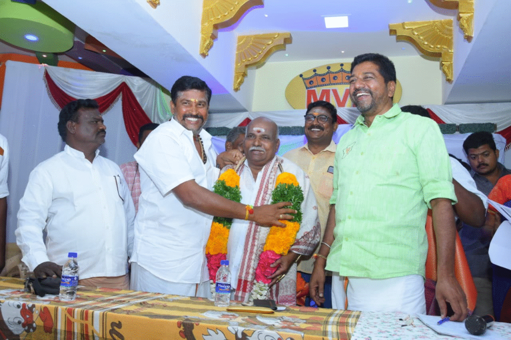 சோழவந்தானில் மதுரை கிழக்கு மாவட்ட பாஜக சார்பில் சுயசார்பு பாரதம் நிகழ்ச்சி நடைபெற்றது..