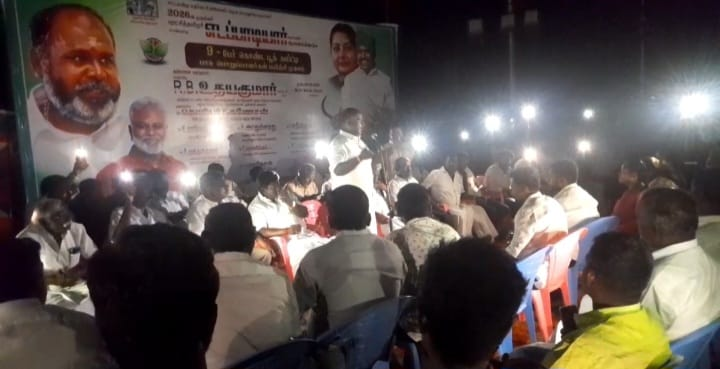 சோழவந்தானில் முன்னாள் அமைச்சர் ஆர் பி உதயகுமார் பேசிக் கொண்டிருந்தபோது திடீரென தடை செய்யப்பட்ட மின்சாரம் . எதிர்க்கட்சி கூட்டங்களுக்கு மட்டும் மின்சாரத்தை நிறுத்துவதாக பரபரப்பு குற்றச்சாட்டு..!