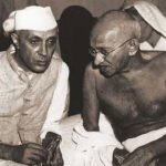 இந்தியா சுதந்திரம் அடைந்த பிறகு இன்று வரை “ஆகா … காந்தீ .. மகானே..“ என்று காந்தியை மனதில் உயர்த்தி வைத்திருந்தவர்கள் கோபப்படாமல் சற்று நிதானமாக முழுமையாக வாசியுங்கள். இனி கட்டுரைக்குள் செல்லலாம்.