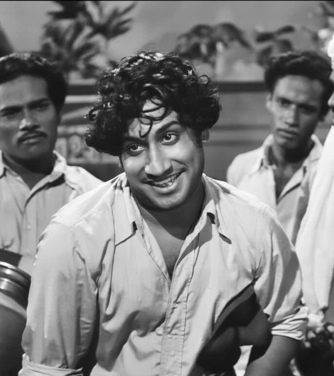 சரித்திரத்தை மாற்றிய பாடல்