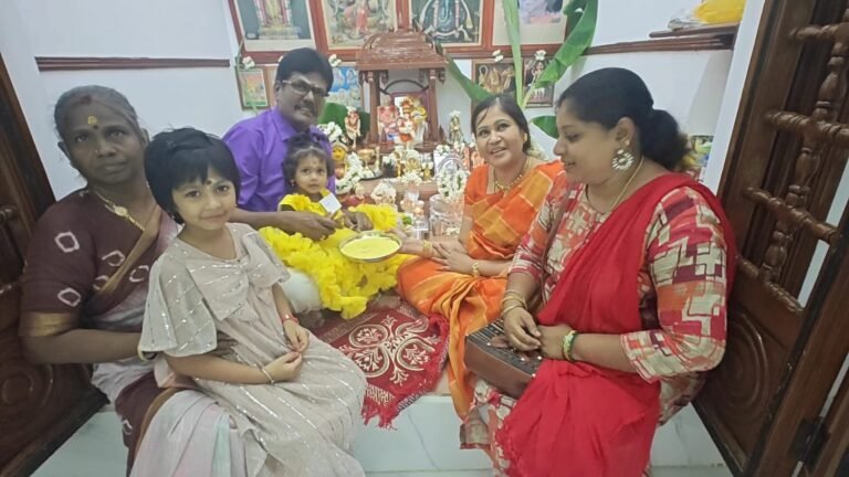 விஜயதசமியை முன்னிட்டு குழந்தைகளை மழலையர் பள்ளியில் சேர்க்க ஆர்வத்துடன் குவிந்து வரும் பெற்றோர்.