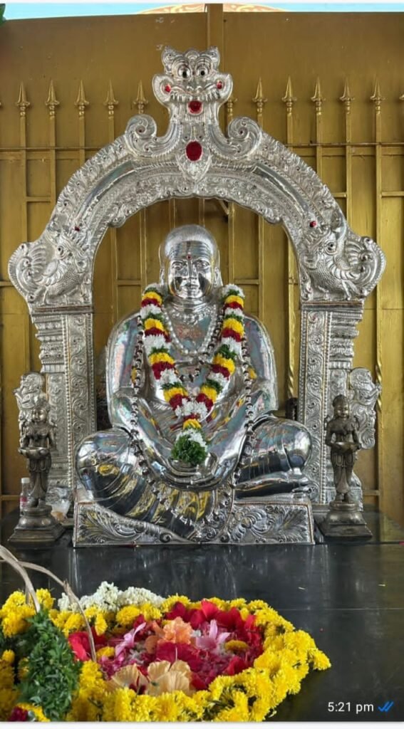 தேவர் ஜெயந்தி விழாவை முன்னிட்டு பசும்பொன் முத்துராமலிங்கத்தேவர் தேவர் திருக்கோயில் உள்ள சிலைக்கு வெள்ளிக்கவசம் அணிவித்து தினசரி பூஜைகள் நடைபெறுகிறது.