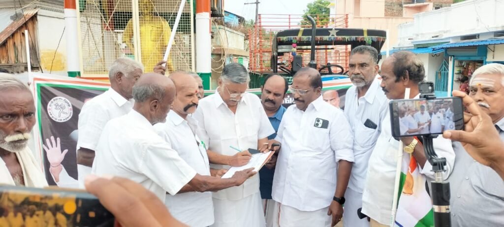 சோழவந்தானில் வாக்கு திருட்டை கண்டித்து காங்கிரஸ் சார்பில் கையெழுத்து இயக்கம்