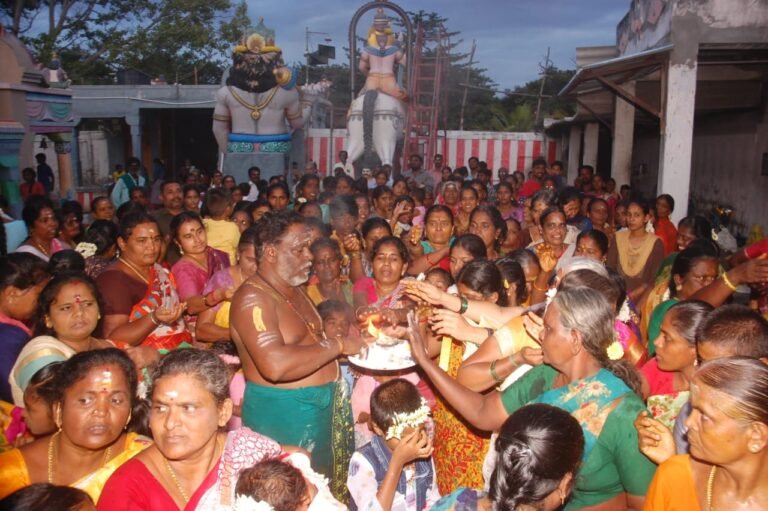 சோழவந்தான் அருள்மிகு ஸ்ரீ பிரளயநாதசிவாலயத்தில் சனி மகா பிரதோஷ விழா திரளான பக்தர்கள் சாமி தரிசனம்.