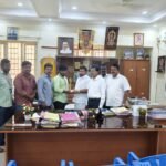 தென்னிந்திய பார்வர்டு பிளாக் கட்சி சார்பில் மாணவருக்கு கல்வி கட்டணம் அன்பளிப்பு!