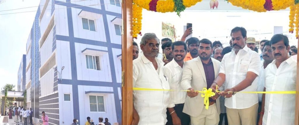 மாண்புமிகு தமிழ்நாடு முதலமைச்சர் திரு.மு.க.ஸ்டாலின் அவர்கள்,ஆதிதிராவிடர் மற்றும் பழங்குடியினர் நலத்துறை சார்பில் 20 சமூகநீதி விடுதிக் கட்டடங்களை சென்னை தலைமைச் செயலகத்திலிருந்து காணொளிக் காட்சி வாயிலாக திறந்து வைத்தார்.