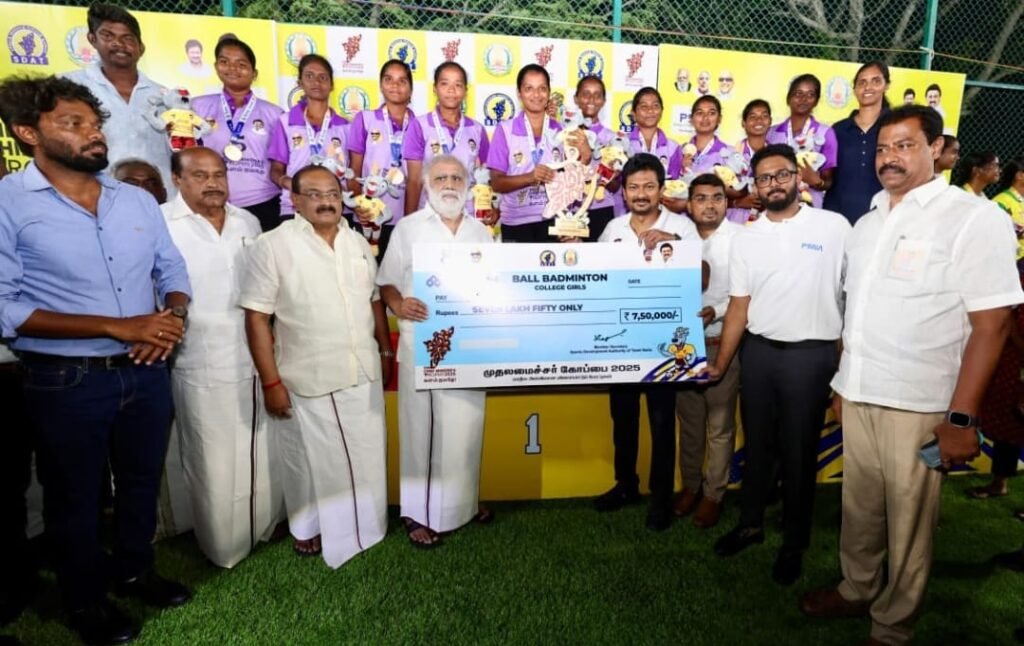 திண்டுக்கல் மாவட்டம் பி.மஸ்.மன். கல்லூரியில் மாநில அளவில் நடைபெற்ற முதலலமச்சர் கோப்பை பரிசளிப்பு விழா.