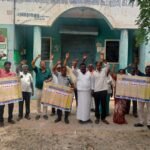 வாடிப்பட்டியில் கூட்டுறவு சங்க பணியாளர்கள் காலவரையற்ற வேலை நிறுத்த போராட்டம் ஆர்ப்பாட்டம்.