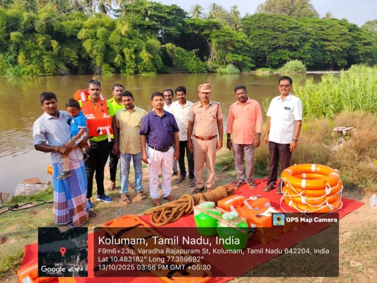 அமராவதி ஆற்றில் தீயணைப்புத் துறையினர் ஒத்திகை