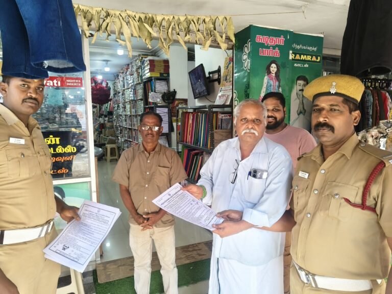 மடத்துக்குளத்தில் விபத்தில்லா தீபாவளி பொதுமக்களிடம் விழிப்புணர்வு நோட்டீஸ் வழங்கிய தீயணைப்பு துறையினர்!