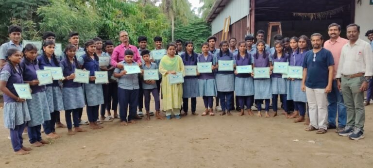 பாண்டியராஜபுரத்தில் அரசு பள்ளி மாணவ மாணவிகளுக்கு இயற்கை உரம் தயாரிக்கும் பயிற்சி
