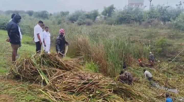 உசிலம்பட்டி 58 கால்வாய் மதகு பகுதி மற்றும் கால்வாய் பகுதிகளை உசிலம்பட்டி எம்.எல்.ஏ .அய்யப்பன் ஆய்வு மேற்கொண்டு பணிகளை விரைந்து முடிக்க அறிவுறுத்தினார்.