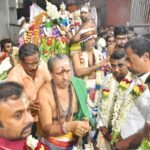 பழனியில் கந்தசஷ்டி விரதம் கடைபிடித்து வந்த பக்தர்கள் தண்டு விரதம் மேற்கொண்டனர். தொடர்ந்து சூரசம்ஹாரம் நிகழ்ச்சி நடைபெற்றது.