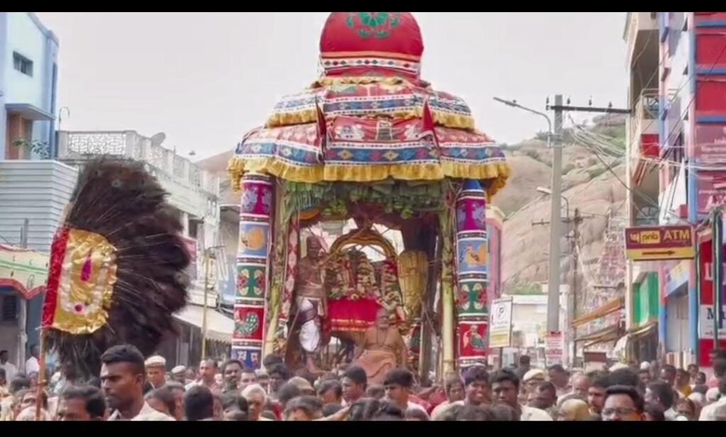 கந்தசஷ்டி திருவிழா நிறைவு நிகழ்வாக குன்றத்து குமரன் சட்டத் தேரில் பவனி.