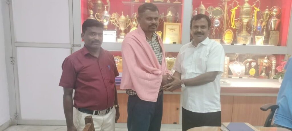 தலைமையாசிரியரை நேரில் சந்தித்து வாழ்த்து...