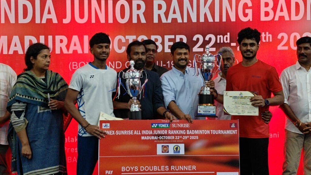 அகில இந்திய இளையோர் இறகு பந்து ( பேட்மிட்டன்) போட்டிகள் மதுரை சின்ன உடைப்பு ஒபாஸ் அரங்கத்தில் நடைபெற்றது.