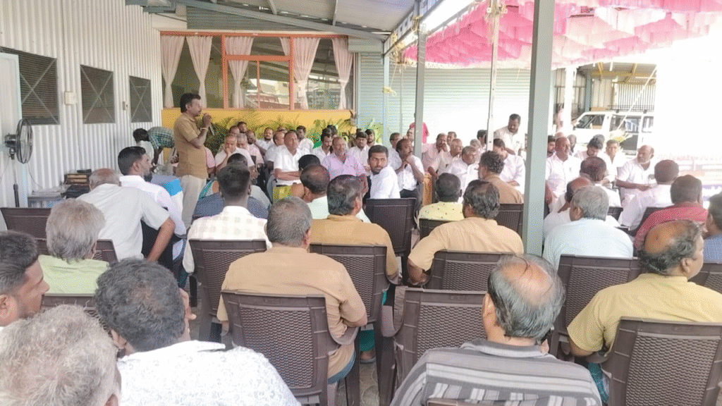 பல்லடம் அருகே கடை அடைப்புடன் உண்ணாவிரதம்..!