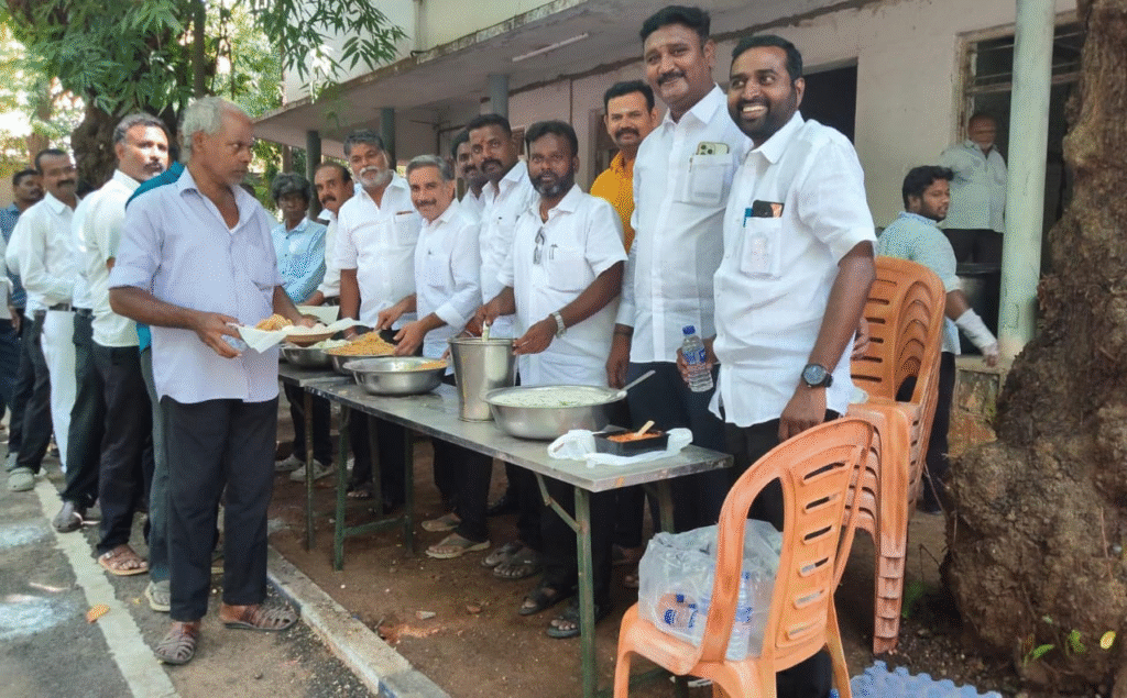 தேவர் ஜெயந்தியை முன்னிட்டு: 1000-பேருக்கு சைவ மற்றும் அசைவ உணவு உபசரிப்பு...