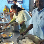 சரஸ்வதி பூஜையை முன்னிட்டு : புண்ணிய முதியோர் இல்லத்தில்.. காலை உணவு வழங்கினார்கள்..