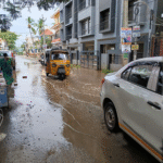 சாலையில் ஆர்டீசியன் ஊற்று...