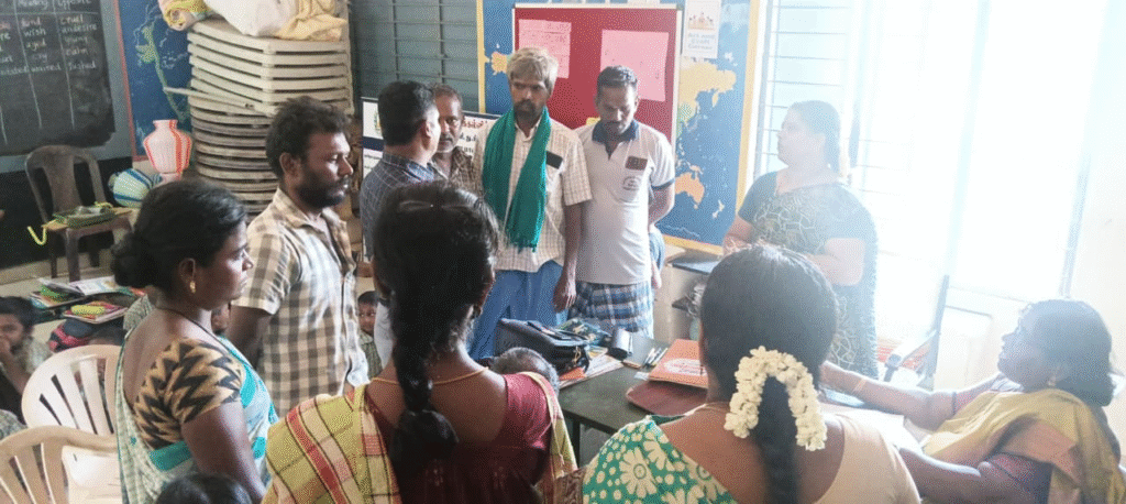 ஆசிரியரைக் கண்டித்து முற்றுகை...உசிலம்பட்டி அருகே வீட்டு பாடம் எழுதி வராத 2 ஆம் வகுப்பு பயிலும் 6 மாணவ மாணவிகள் பிரம்பால் அடித்த ஆசிரியர் மீது நடவடிக்கை எடுக்க கோரி பெற்றோர் முற்றுகையிட்டதால் பரபரப்பு ஏற்பட்டது.