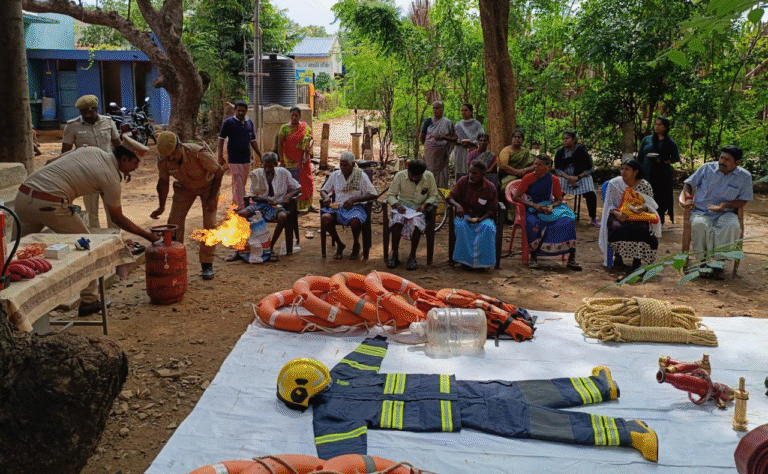 வாடிப்பட்டி தீயணைப்பு நிலைத்தில் விழிப்புணர்வு பயிற்சி முகாம்...