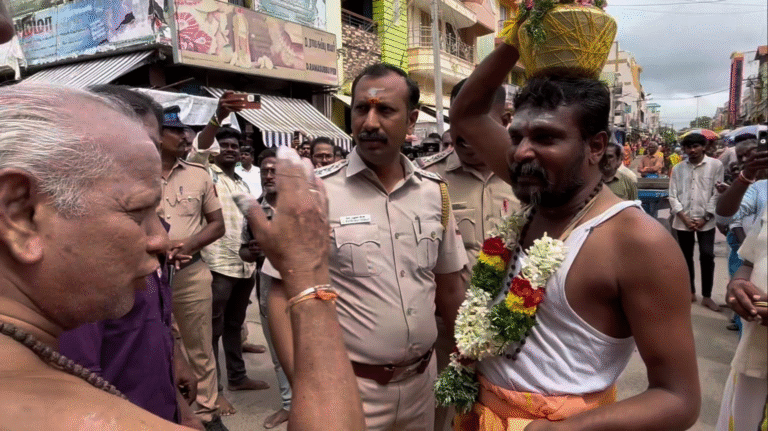 திருப்பரங்குன்றம் மலை மீது பால் கொடுத்துடன் செல்ல முயன்ற அனுமன் சேனா மாநிலத் துணைத் தலைவரால் பரபரப்பு: