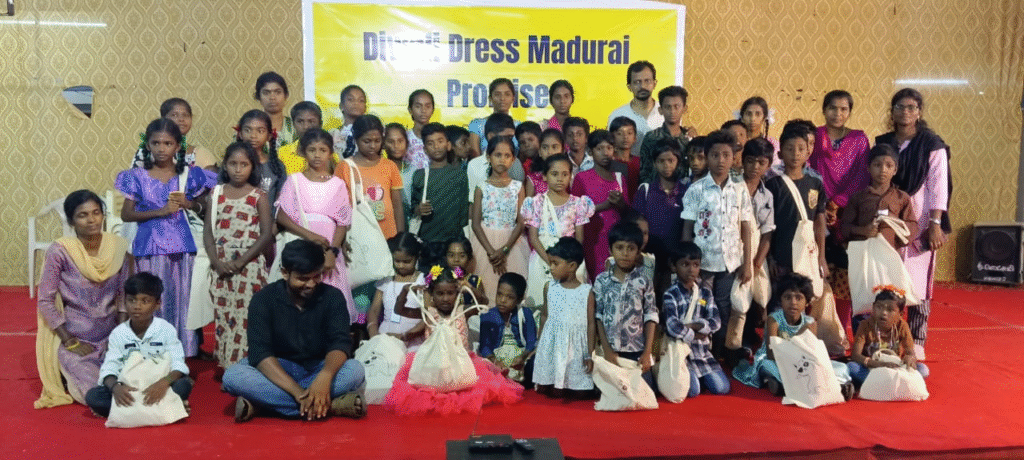 இதுதான் தீபாவளி: தங்கள் புத்தாடைகளை தாங்களே தேர்வு செய்து கொண்டாடிய விளிம்பு நிலைக் குழந்தைகள் :