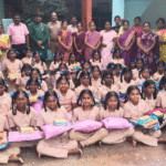 மாணவிகளுக்கு புத்தாடை..