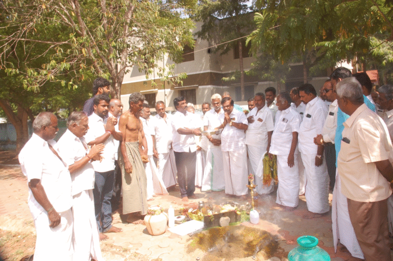 பாலமேடு பகுதியில் 3கோடியே 95 லட்சம் மதிப்பில்அரசு கட்டிடங்கள், மற்றும் தார்சாலை அமைக்க பூமி பூஜை: எம்.எல்.ஏ.வெங்கடேசன் பூஜை செய்து துவக்கி வைத்தார்..