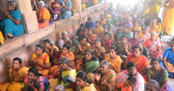 சோழவந்தான் அருகே தென்கரை - அருள்மிகு மூல நாதர் சுவாமி திருக்கோவிலில் கந்த சஷ்டி விழாவை முன்னிட்டுபக்தர்கள் காப்பு கட்டி விரதத்தை துவக்கினர்..