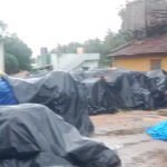 மதுரை சோழவந்தான் அருகே கொள்முதல் நிலையங்களில் வியாபாரிகளுக்கு முன்னுரிமை கொடுத்து நெல் மூட்டைகளை எடுத்துச் சென்றதால் விவசாயிகள் பாதிப்பு :