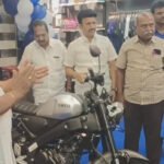 பழனியில் உள்ள யமஹா ஷோரூம் இல் புதிய யமஹா மாடல் பைக் அறிமுக விழா நடைபெற்றது.