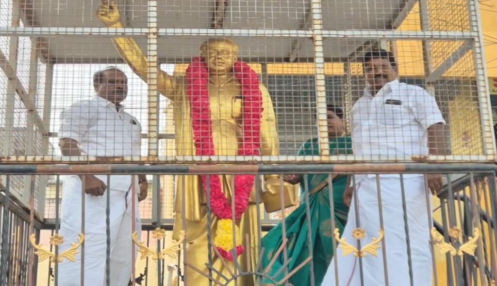 ஸ்ரீபெரும்புதூர் -சுங்குவார்சத்திரத்தில் தமிழக துணை முதல்வரும் திமுக இளைஞரணி செயலாளருமான உதயநிதி ஸ்டாலின் அவர்களின் பிறந்த நாளை முன்னிட்டு ஏழை எளிய மக்களுக்கு இனிப்பு மற்றும் உணவு வழங்கப்பட்டது