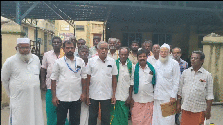 பழனி வட்டாட்சியர் தலைமையில் கண்டியம்மன் கோயில் நிலப் பிரச்சனை சார்பாக அமைதிப் பேச்சு வார்த்தை நடைபெற்றன.