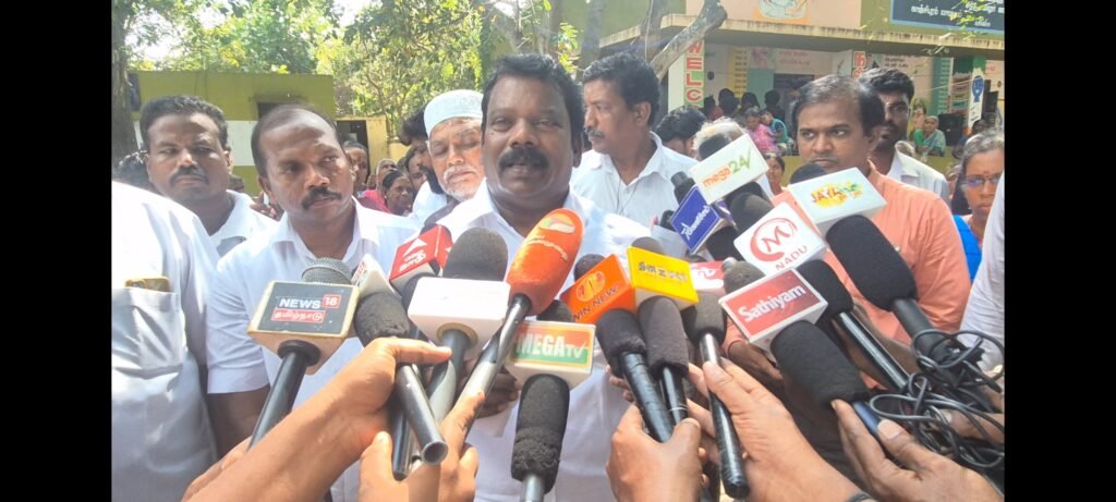 சந்தவேலூரில் ஊராட்சிகள் தின சிறப்பு கிராம சபை கூட்டம் கு. செல்வப் பெருந்தகை MLA பங்கேற்பு