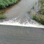 ஸ்ரீபெரும்புதூர் சமூக விரோதிகளால் சீரழிந்து கொண்டிருக்கும் நீர்நிலைப் பகுதிகள் செம்பரம்பாக்கம் ஏரிக்கு செல்லும் நீரில் கலக்கும் குப்பை கழிவுகள் நடவடிக்கை எடுக்குமா மாவட்ட நிர்வாகம்