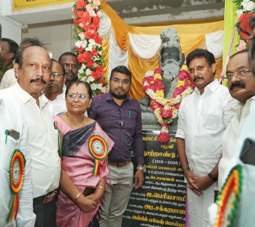 திண்டுக்கல் மாவட்டம் பழனி நகராட்சி ஆண்கள் மேல்நிலைப்பள்ளியில் முன்னாள் மாணவர்கள் சார்பில் நடைபெற்ற நூற்றாண்டு விழாவினை தொடங்கி வைத்த பள்ளிக் கல்வித்துறை அமைச்சர்.