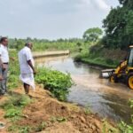 ராஜ வாய்க்கால் பகுதியில் சட்ட விரோத குழாய்கள் அகற்றம் தண்ணீர் திருடுவதற்காக குழாய் பதித்தது அம்பலம்!