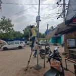 சோழவந்தான் அருகே முள்ளிப்பள்ளம் ஊராட்சியில் பொது மக்களின் பாதுகாப்பு நலனை கருத்தில் கொண்டு பல்வேறு பகுதிகளில் கண்காணிப்பு கேமரா பொருத்தும் பணிகள்.