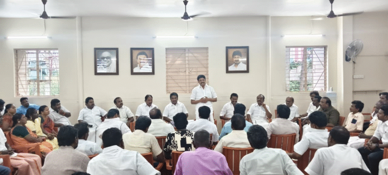 ஓரணியில் தமிழ்நாடு இயக்கம் மூலம் உசிலம்பட்டி தொகுதியில் மட்டும் 1 லட்சத்து 38 ஆயிரம் பேரை சேர்த்துள்ளோம் - எஸ்.ஐ.ஆர். தொடர்பாக பாக முகவர்கள் ஆலோசனைக் கூட்டத்தில் ,மதுரை தெற்கு மாவட்ட செயலாளர் மணிமாறன் பெருமிதம்..