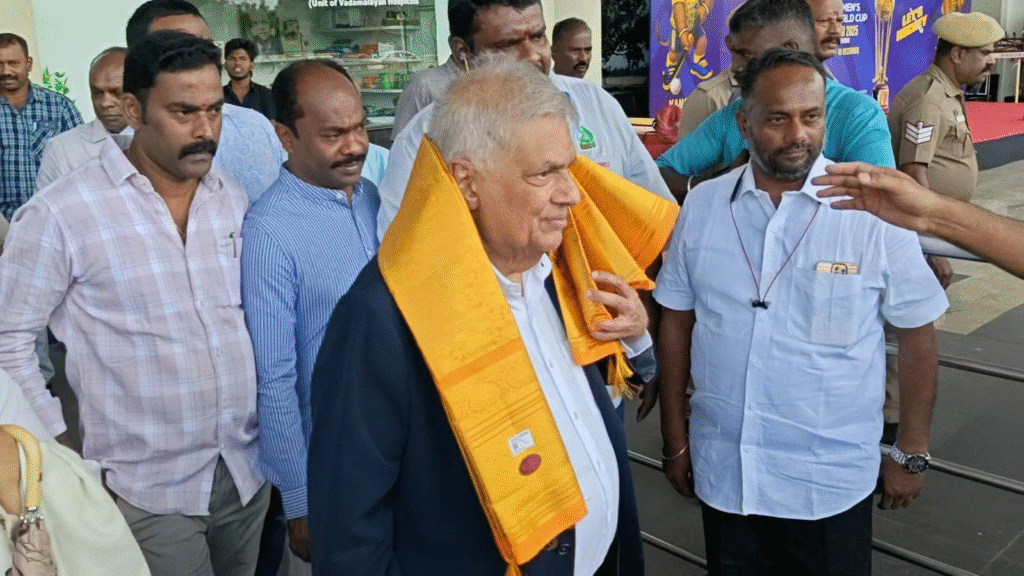 மதுரை விமான நிலையம் வந்த இலங்கை முன்னாள் அதிபர் ரனில் விக்ரமசிங்கே -பலத்த பாதுகாப்பு...