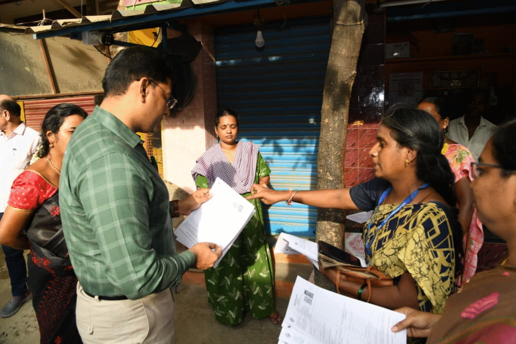 தீவிர முறை திருத்தம்: ஆட்சியர் ஆய்வு: