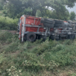 வாடிப்பட்டி அருகே பெட்ரோல் லாரி கவிழ்ந்து விபத்து..!