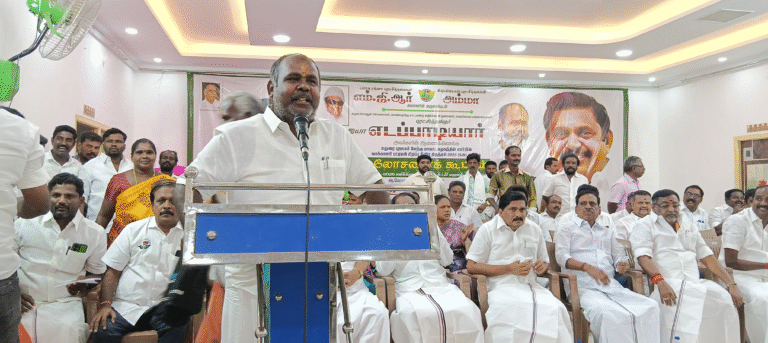 உசிலம்பட்டி என்றால் அதிமுக வின் கோட்டை, திமுகவினர் வேட்பாளரை நிறுத்தி நிறுத்தி சோர்ந்து போய்விட்டனர் அப்படி நினைத்து அலச்சியமாக இருக்க கூடாது எனவும் திமுகவின் அஜந்தா என்னவென்றால், உளவுத்துறை திமுக தோற்றுபோவது உறுதி என தெரிவித்துள்ளதாகவும், தோற்றுவிட்டால் பதவியில் இருக்க முடியாது என கட்டளை விடுத்து வருகிறார் ஸ்டாலின் என உசிலம்பட்டியில் முன்னாள் அமைச்சரும் எதிர்கட்சி துணைத்தலைவருமான ஆர்.பி.உதயக்குமார் பேச்சு: